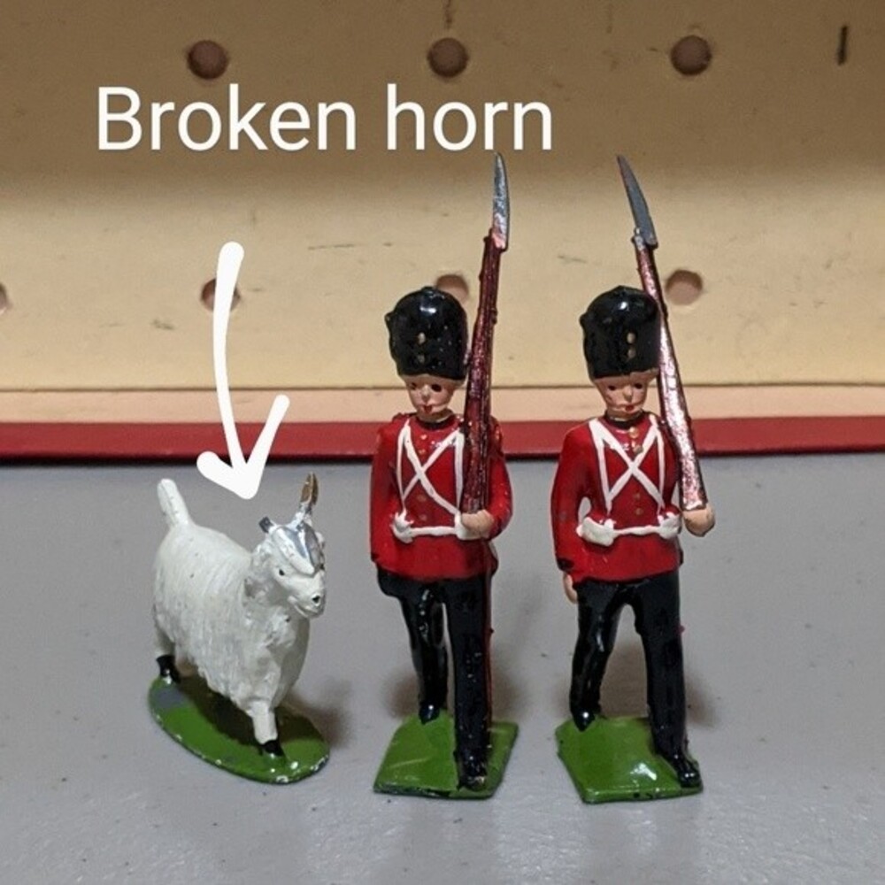 Miniatures the Royal Welsh fusiliers 6 soldiers and goat mascot in box - Picture 7 of 12